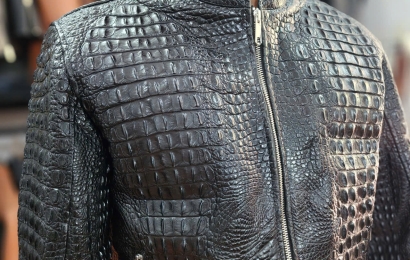 ao-da-ca-sau-gia-tri-tu-chat-lieu-den-dang-cap